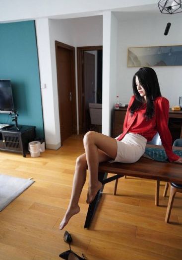 新婚侵犯挣扎呻吟求饶小说
